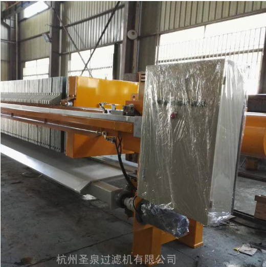 帶接液自動(dòng)翻板隔膜壓濾機2