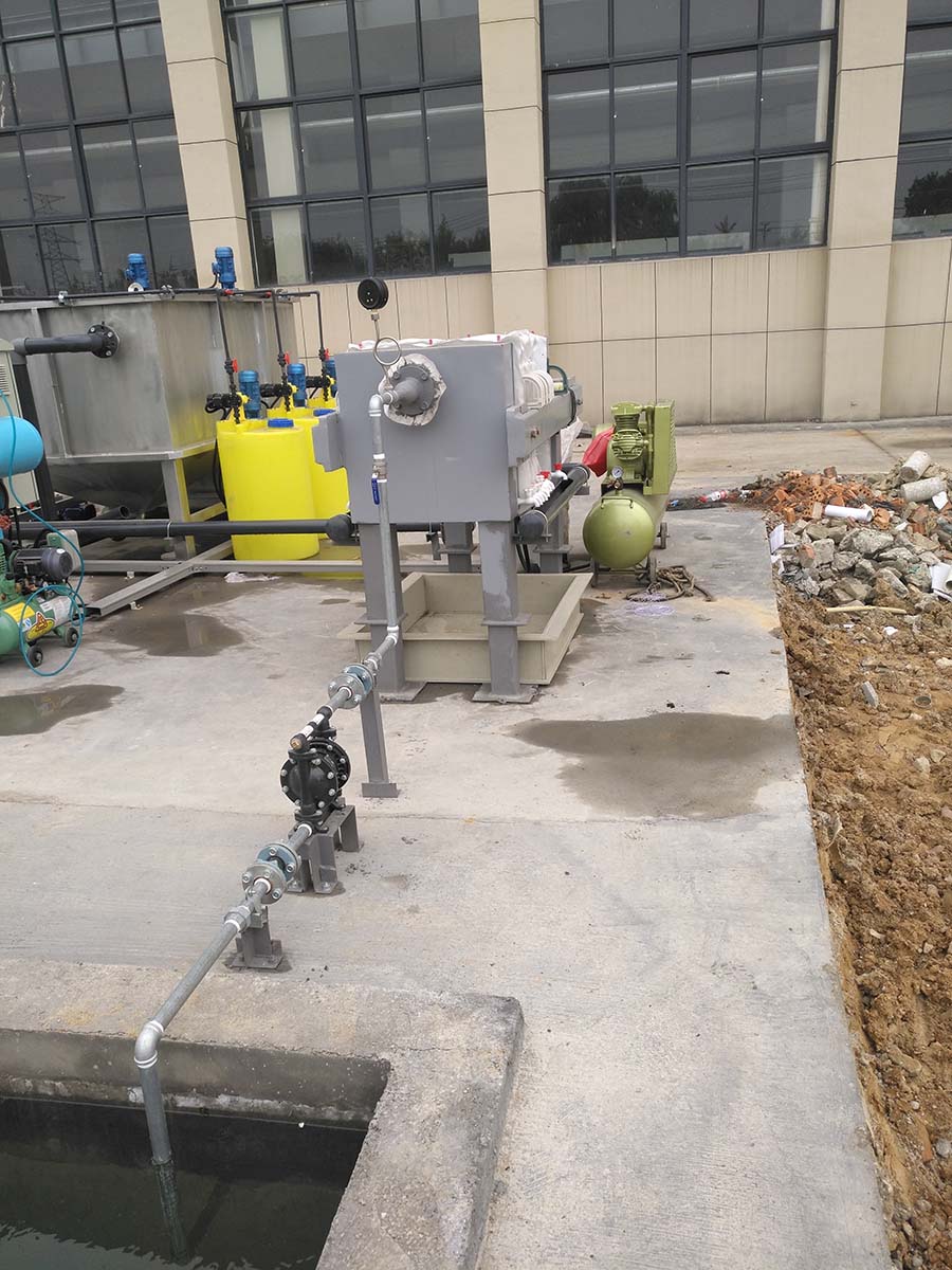 金屬廠(chǎng)污水處理中的壓濾機
